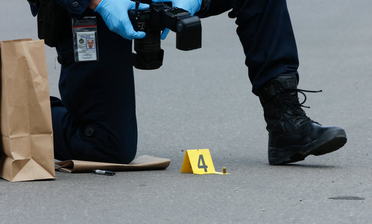 Early morning targeted drive-by shooting at 37th Street and Lake Shore Blvd. West in LongBranch Etobicoke TPS on scene @TPSOperations young man in his 20s taken to hospital with gunshot wounds gunviolence four shell casings found