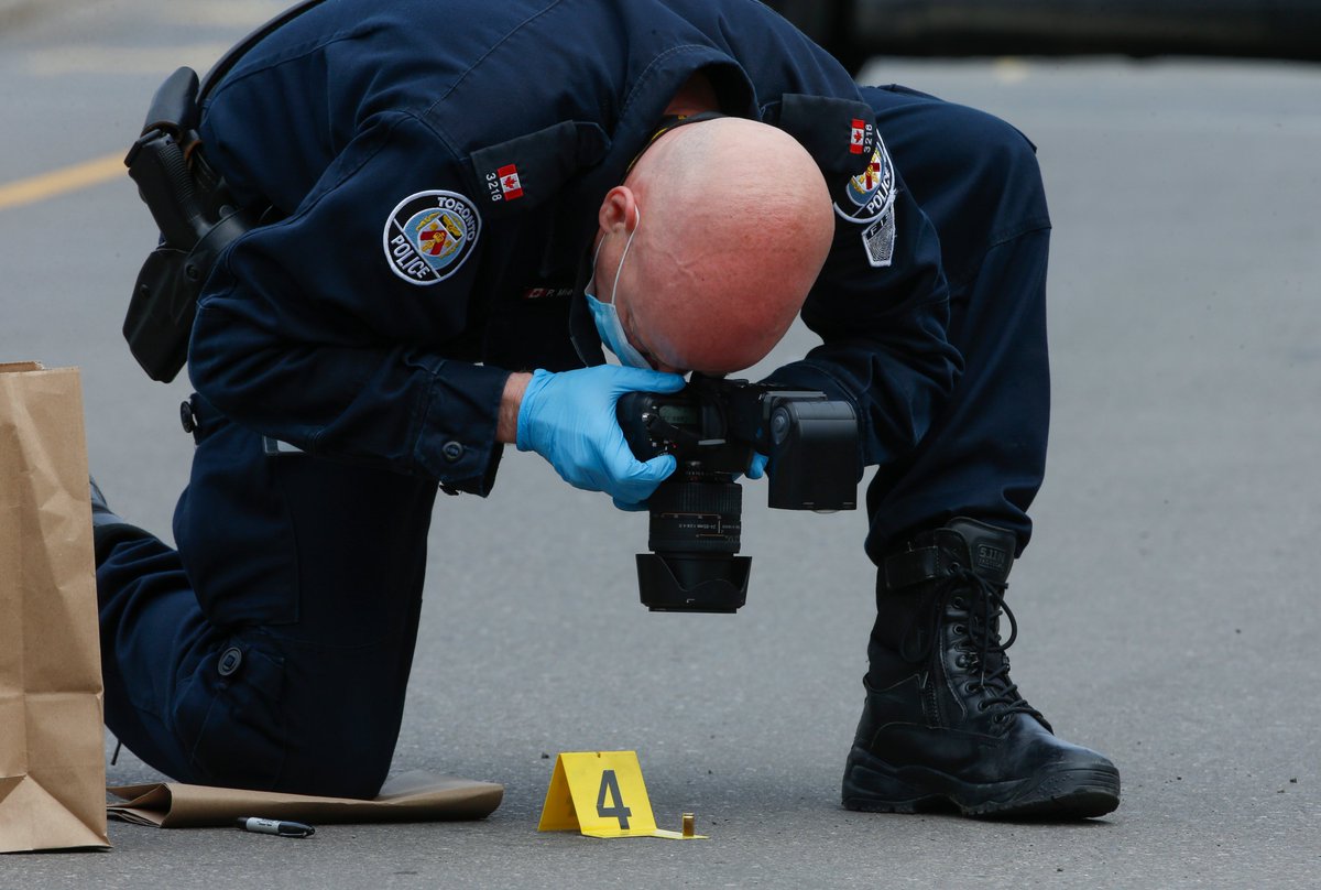 Early morning targeted drive-by shooting at 37th Street and Lake Shore Blvd. West in LongBranch Etobicoke TPS on scene @TPSOperations young man in his 20s taken to hospital with gunshot wounds gunviolence four shell casings found
