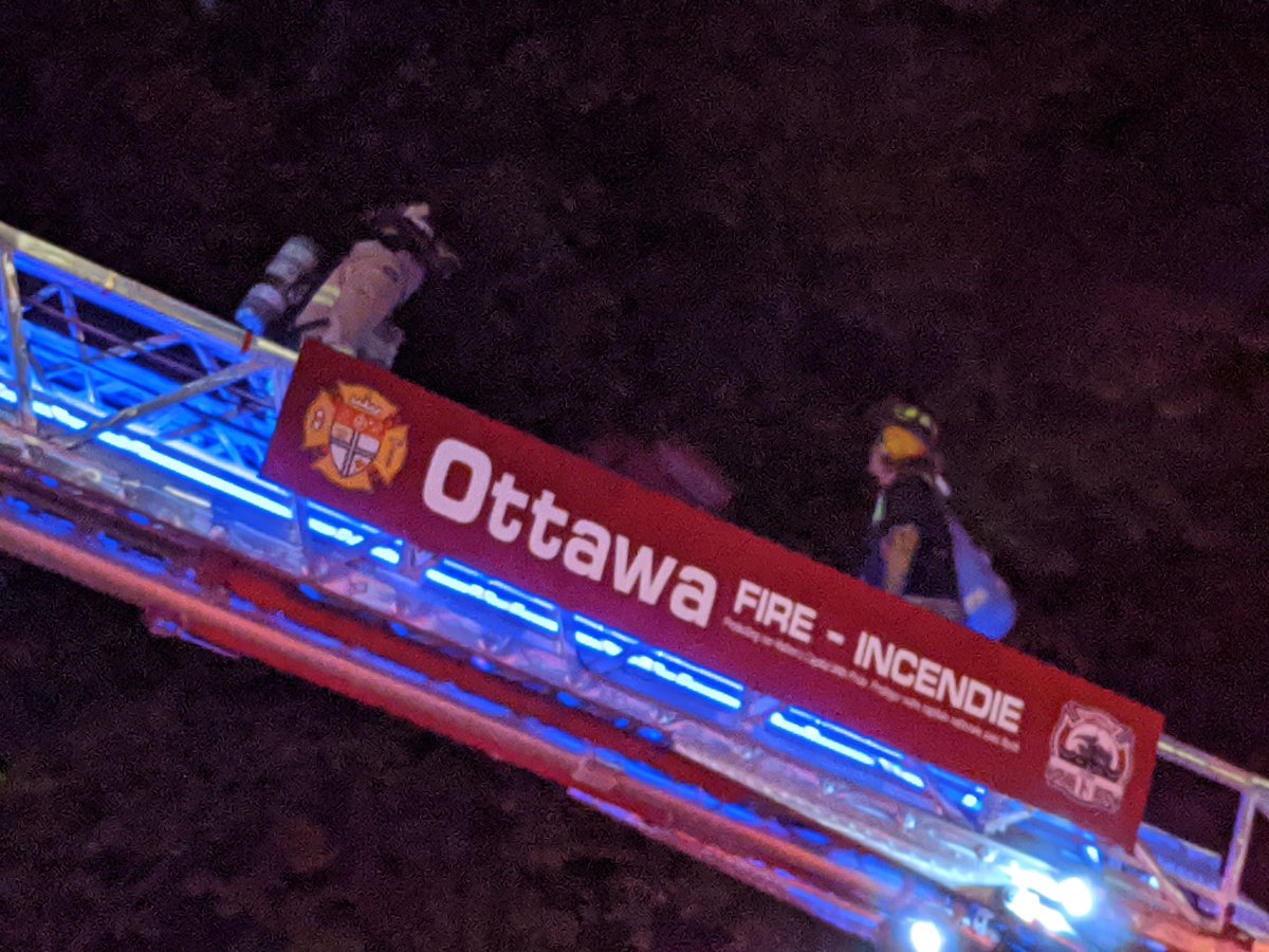 Ottawa Fire on scene of a Working Fire on Somerset ST W west of Bank ST. Fire is under control and was on the 3rd floor of a 6-storey residential building. 3 residents were removed by firefighters using an aerial ladder