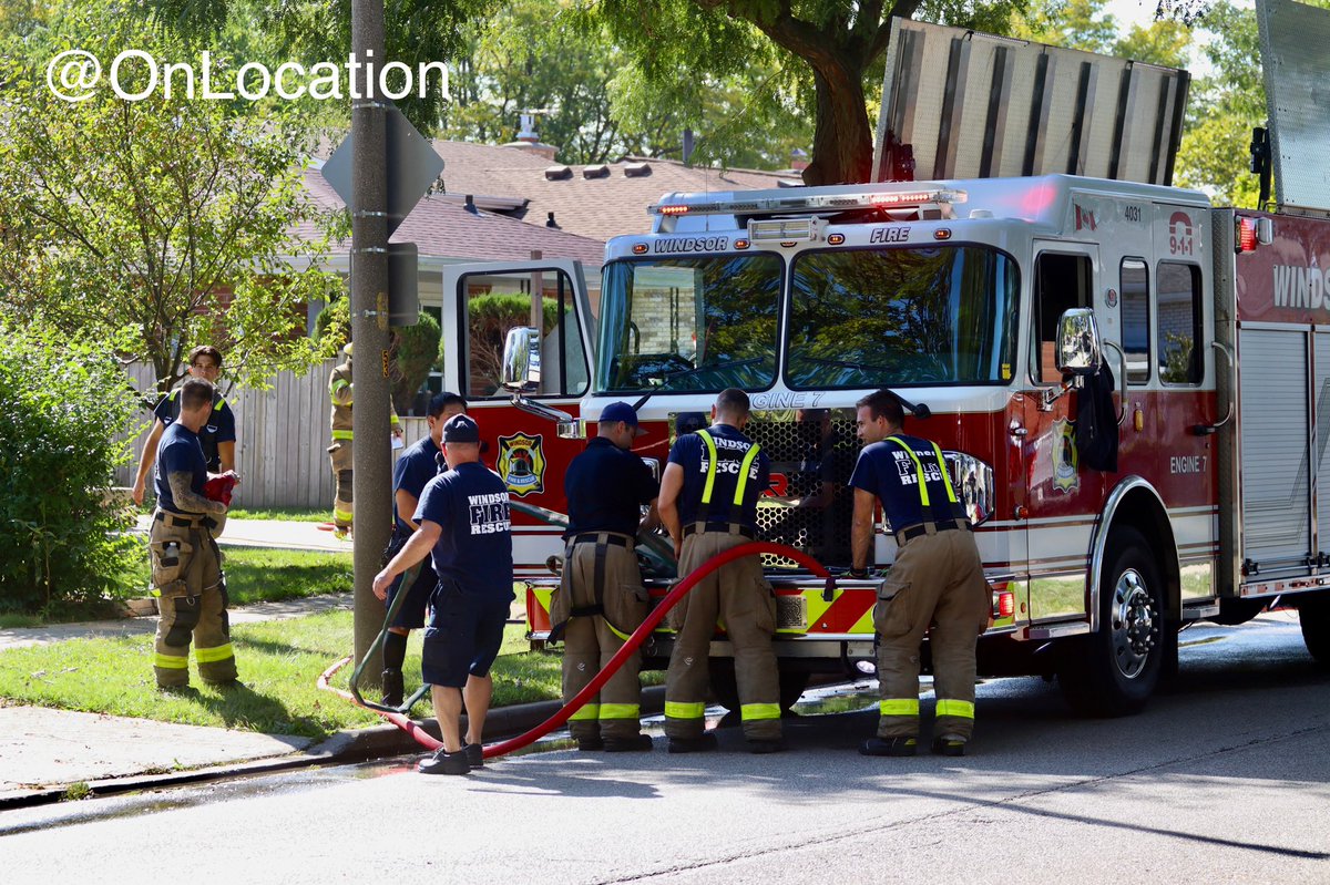 .@WindsorFire1 Crews were on scene of a small structure fire in the 3600 block of Wildwood Dr. Fire is out and some units are returning in service