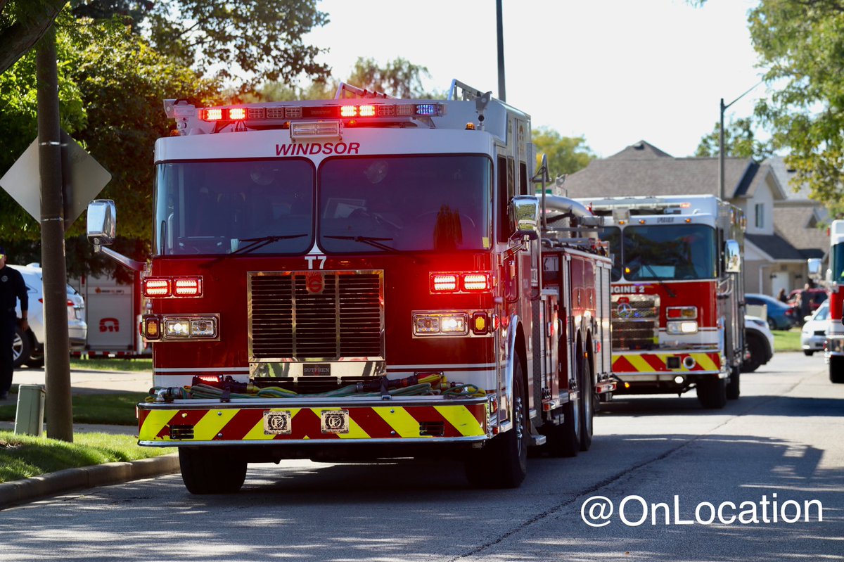 .@WindsorFire1 Crews were on scene of a small structure fire in the 3600 block of Wildwood Dr. Fire is out and some units are returning in service