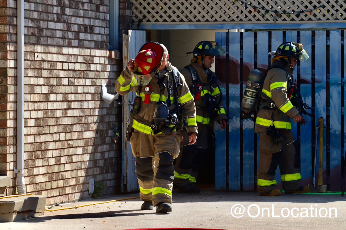 .@WindsorFire1 Crews were on scene of a small structure fire in the 3600 block of Wildwood Dr. Fire is out and some units are returning in service