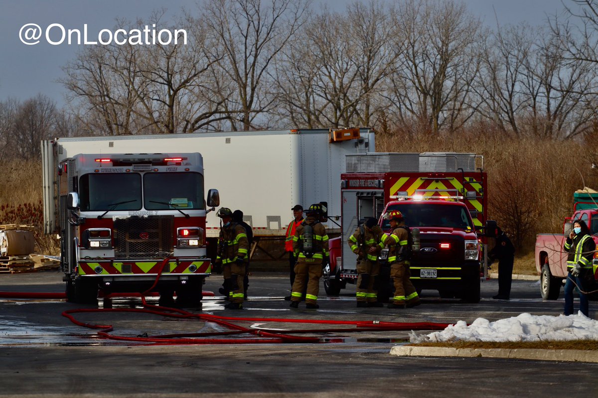 .@WindsorFire1 Crews were on scene of a large garbage bin fire at 7350 Catherine St. Fire was contained to the bin. Crews currently doing overhaul 