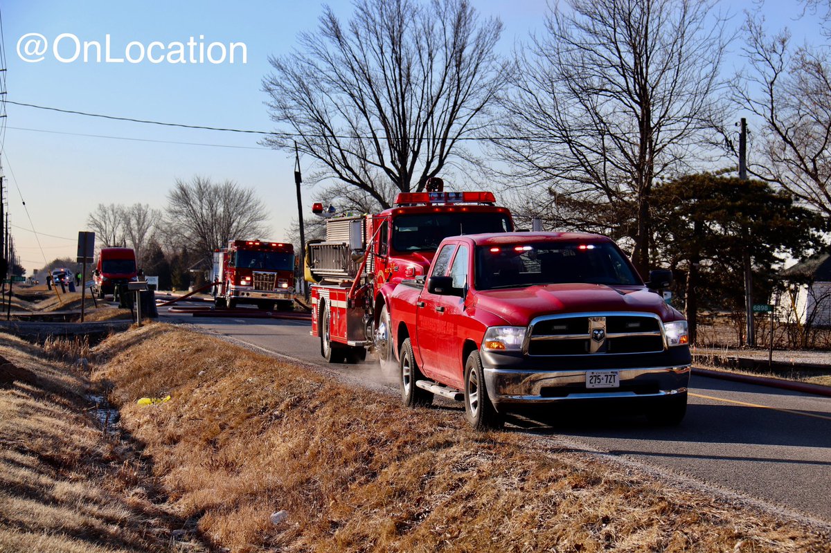 .@Aburg_Fire Crews are on scene of a 3rd Alarm barn fire in the 6900 block of Concession Rd 6 North. Fire as been knocked down. Crews doing overhaul @WPS_Amherstburg on scene for traffic & @EssexWindsorEMS for standby