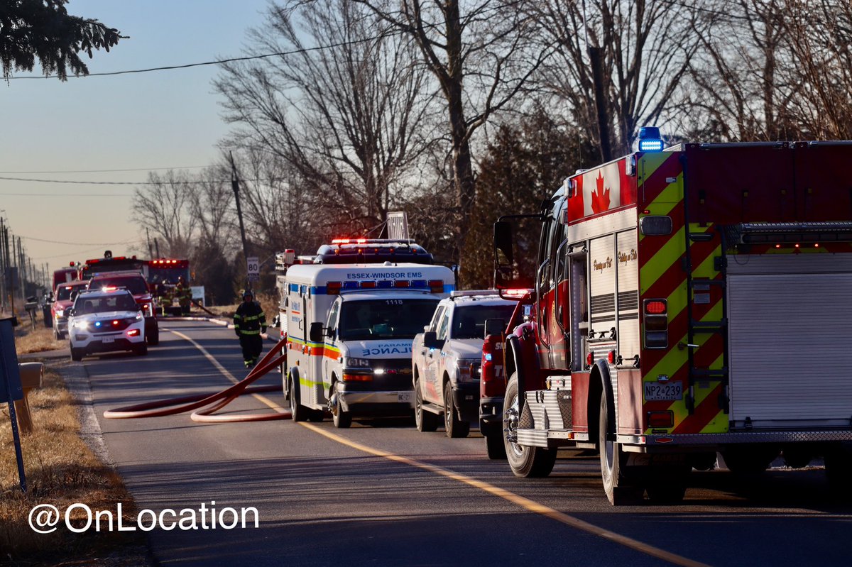 .@Aburg_Fire Crews are on scene of a 3rd Alarm barn fire in the 6900 block of Concession Rd 6 North. Fire as been knocked down. Crews doing overhaul @WPS_Amherstburg on scene for traffic & @EssexWindsorEMS for standby