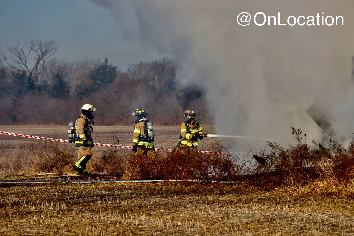 .@Aburg_Fire Crews are on scene of a 3rd Alarm barn fire in the 6900 block of Concession Rd 6 North. Fire as been knocked down. Crews doing overhaul @WPS_Amherstburg on scene for traffic & @EssexWindsorEMS for standby