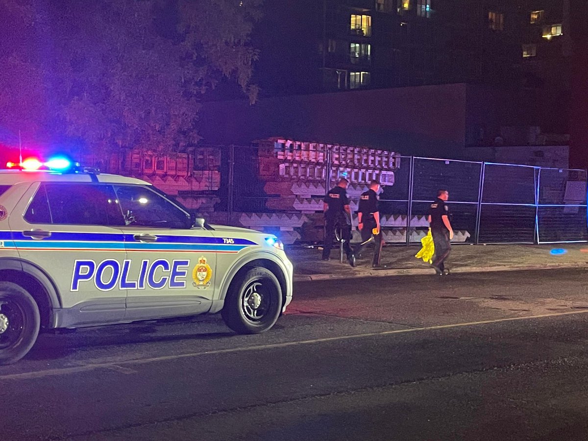 SHOOTING - Ottawa Police are investigating a shooting that occurred at approximately 11pm in the area of George St in the Byward Market.  ⁃ One person taken to the Ottawa Trauma Centre with gunshot wounds  ⁃ Unknown if arrests have been made 