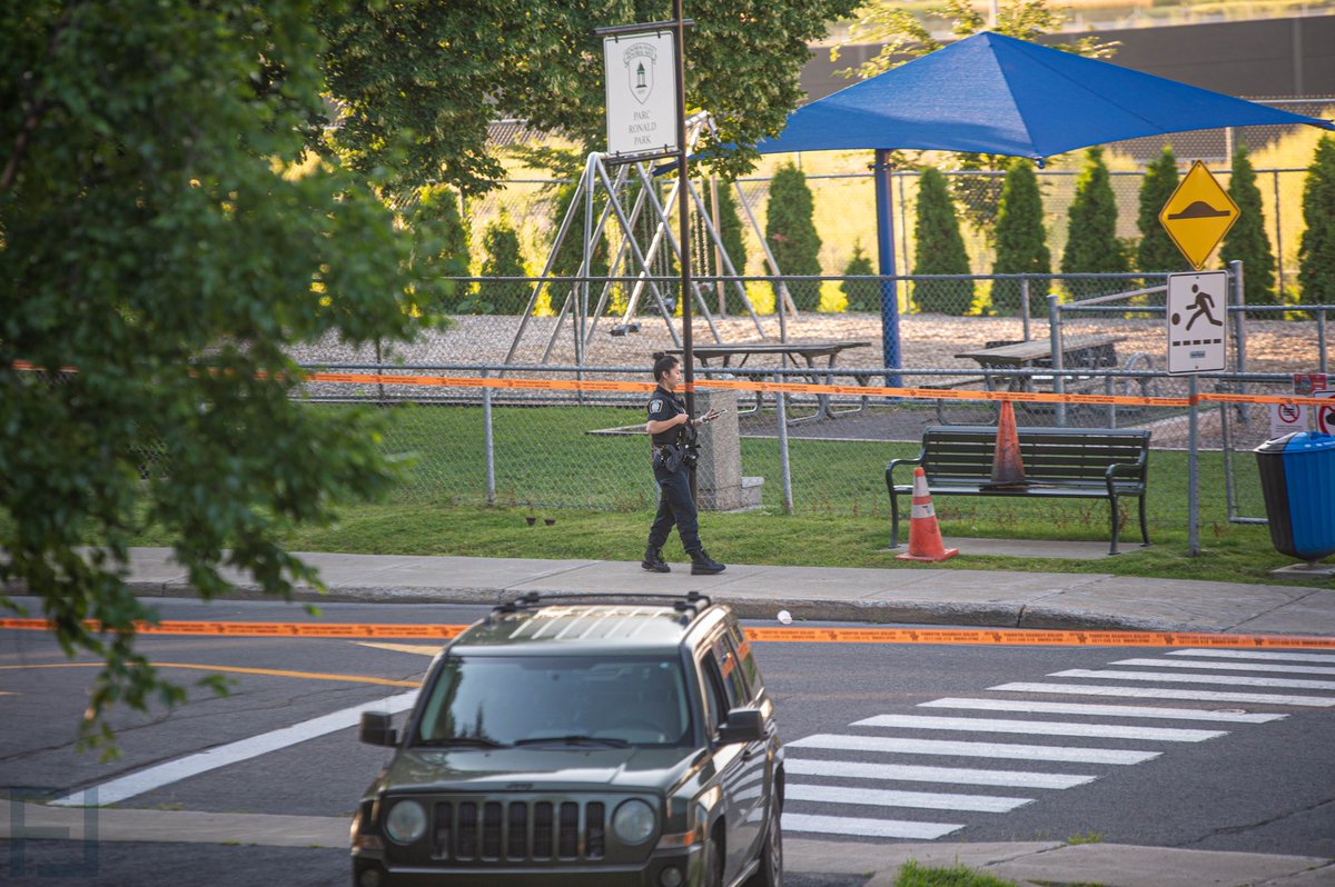 Montreal police are investigating a shooting that took place near the intersection of Avenu Avon and Promenade Ronald in Montreal-Ouest.  One victim was pronounced dead on the scene and one is still in critical condition in hospital, arrests have been made in connection