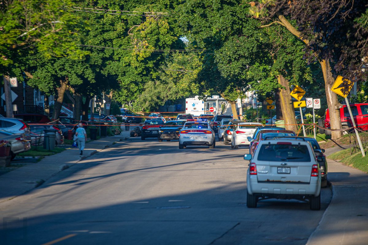 Montreal police are investigating a shooting that took place near the intersection of Avenu Avon and Promenade Ronald in Montreal-Ouest.  One victim was pronounced dead on the scene and one is still in critical condition in hospital, arrests have been made in connection