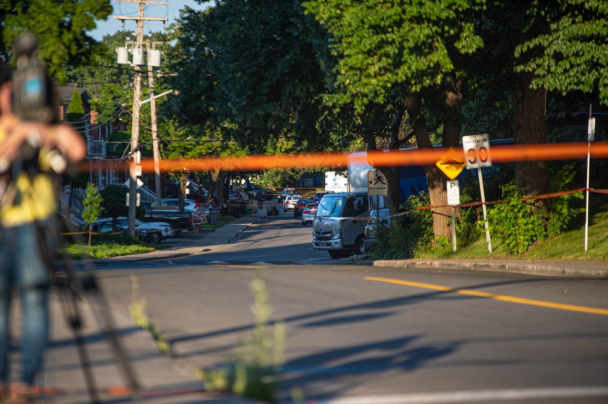 Montreal police are investigating a shooting that took place near the intersection of Avenu Avon and Promenade Ronald in Montreal-Ouest.  One victim was pronounced dead on the scene and one is still in critical condition in hospital, arrests have been made in connection