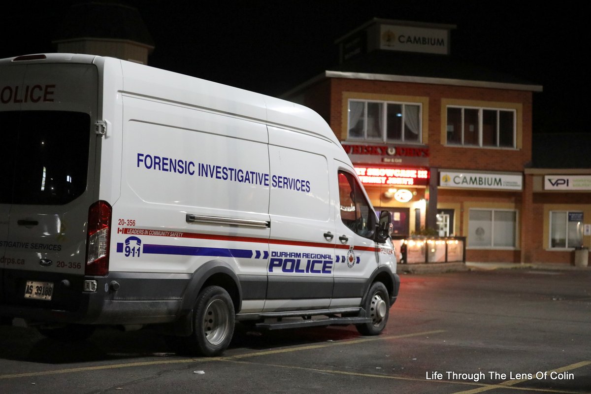 Officers from the @drps Forensic Unit remain on the scene of an overnight shooting in Oshawa that sent one male to a Toronto trauma centre. The shooting occurred in a plaza at Thornton and King around midnight. The male was transported by @DurhamParamedic