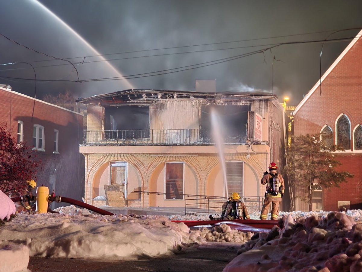 Oshawa Fire crews on scene of a working commercial fire around 5-Am this morning. Crews arrived to heavy smoke and fire conditions, aerial device in operation with a 4th pumper and R25 requested. Majority of fire was knocked down by 5:30