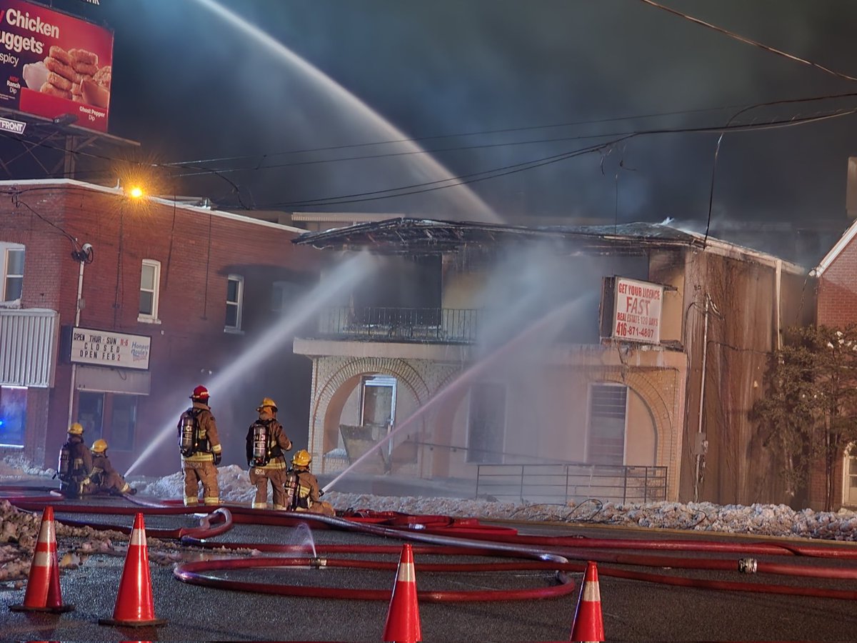 Oshawa Fire crews on scene of a working commercial fire around 5-Am this morning. Crews arrived to heavy smoke and fire conditions, aerial device in operation with a 4th pumper and R25 requested. Majority of fire was knocked down by 5:30