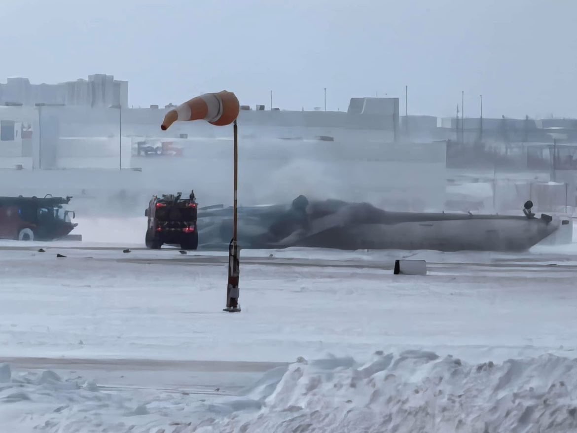 Delta plane crashes at Toronto Airport YYZ Mitsubishi CRJ-900 N932XJ Delta Airlines plane crashes at Toronto Pearson International Airport