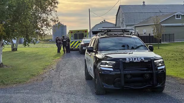 4 people died after a private helicopter crashed and burst into flames in a field southeast of Montreal today. The aircraft ran into trouble shortly after takeoff near Sainte-Brigide-d'Iberville, about 50 km from the city 
